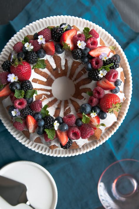 One Fine Day ~ Merry Berry Cake | Hungry Rabbit.com Berry Bundt Cake, Mary Berry Recipe, Berry Recipes, Merry Berry, Bundt Cake Pan, Melting White Chocolate, Berry Cake, Malted Milk, Pound Cakes