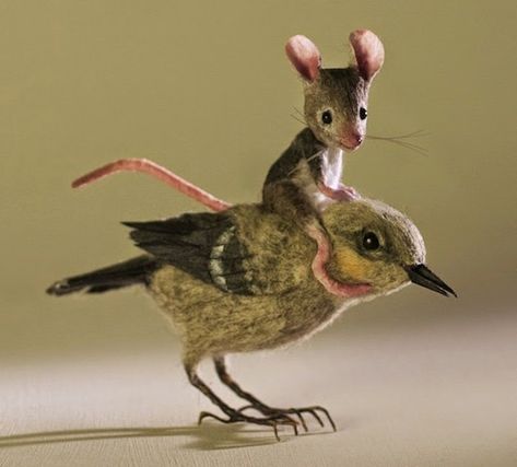 Tovad Ull, Felt Mouse, Needle Felting Projects, Felt Birds, Felting Tutorials, Cute Mouse, Needle Felted Animals, Wet Felting, Soft Sculpture