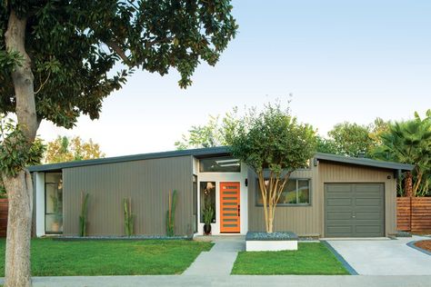 Fullerton’s Forever Homes: <span> A Mid Century Renovation </span> Mid Century Modern Exterior Paint, Modern Exterior Paint Colors, Mid Century Modern House Exterior, Mid Century Renovation, Joseph Eichler, Mid Century Modern Exterior, Mid Century Exterior, Orange Door, Mid Century Ranch