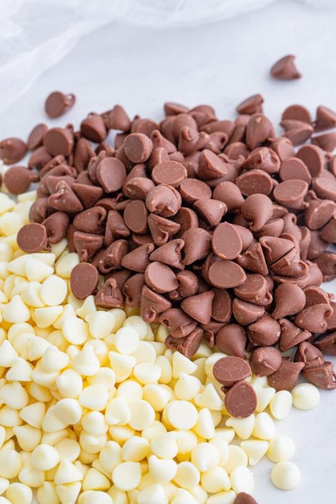 Melting White Chocolate Chips Tips, How To Melt White Chocolate Chips, Melting Chocolate For Molds, Melt Chocolate Chips For Dipping, How To Melt Chocolate, Melt Chocolate In Microwave, Chocolate Melts, White Chocolate Bark, Crazy For Crust