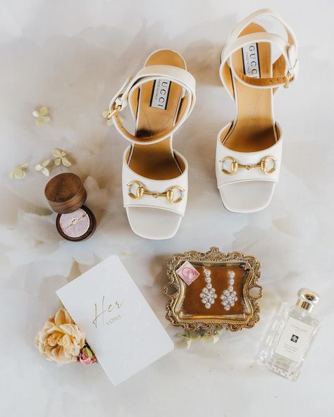 I’m sorry all I can think about when I look at this stunning flatlay is the song gucci flip flops 😅 Diverse Wedding, Gucci Flip Flops, Wedding Flats, Flat Lays, Retro Wedding, Film Wedding, Travel Photographer, Chic Wedding, Engagement Photographer