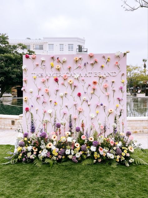 Flowers & flowers galore for The Americana at Brand’s Baubles and Brunch event 🌸 Such a gorgeous photo moment come to life with fresh florals and a beautiful color palette ✨

Corrie in Color is a creative studio specializing in custom event decoration and art installations that bring events and interiors to life. Pastel Flower Wall, Wedding Decorations Diy Centerpiece, Photo Moment, Brunch Event, Mothers Day Event, Diy Floral Decor, Bridal Shower Inspo, Brunch Decor, Party Decoration Ideas