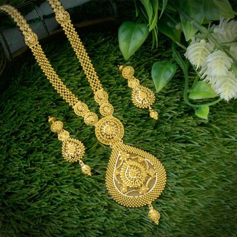 Waman Hari Pethe Sons Gold Aram Designs Latest, Long Gold Necklace Designs Latest, Latest Gold Necklace Set, Latest Gold Necklace, Latest Gold Jewellery, Wedding Jewelry Sets Bridal Jewellery, Indian Wedding Jewelry Sets, Gold Pearl Jewelry, Rani Haar