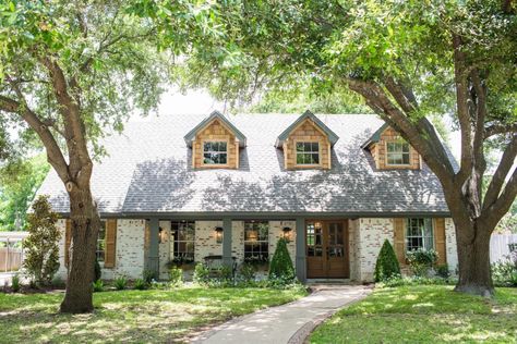 The School House -- THIS. ENTIRE. HOUSE. (Except the bedroom. That's a little too feminine for me.) German Smear Brick, Fixer Upper Homes, German Schmear, German Smear, Magnolia Fixer Upper, Hgtv Fixer Upper, 70s House, Magnolia Market, Fixer Upper Style