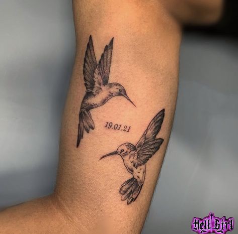 Dainty Hummingbird Tattoo, Hummingbird Tattoos, Bird Tattoos For Women, Vogel Tattoo, Tasteful Tattoos, Парные Тату, Dope Tattoos For Women, Hummingbird Tattoo, Knee Tattoo