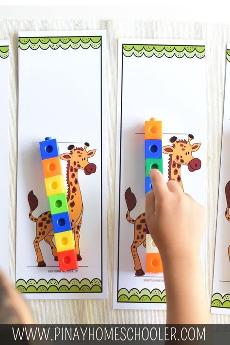 Measure the giraffe Using snap cubes to measure how tall the giraffes are #printables #animals #kidsactivities #homeschool #prek #preschool Zoo Animals Preschool Activities, Dear Zoo Activities, Zoo Activities Preschool, Zoo Animals Preschool, Preschool Zoo Theme, Jungle Activities, Zoo Preschool, Zoo Activities, Maluchy Montessori