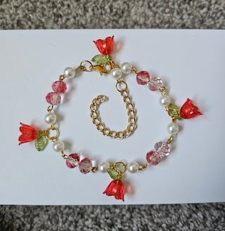 MagdaleneVora - Etsy Canada Flower Bracelet Aesthetic, Aesthetic Fairy Core, Red Bead Bracelet, Tulip Beads, Beaded Flower Bracelet, Bracelet Aesthetic, Diy Jewelry Charms, Aesthetic Fairy, Red Beaded Bracelet