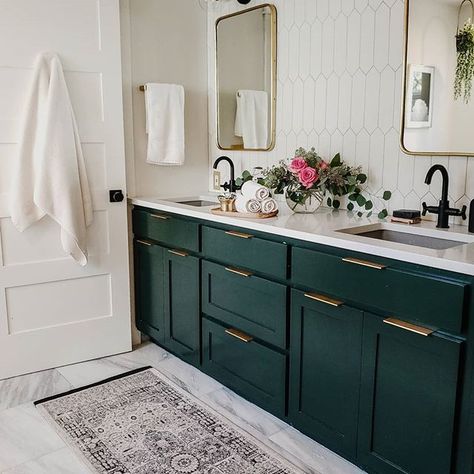 Green Paint Colors 2020 - Interiors By Color. Benjamin Moore Essex Green paint color Green Cabinets Bathroom, Emerald Green Bathroom, Dark Green Bathrooms, Green Bathroom Vanity, Lavabo Design, Ideas Baños, Green Vanity, Green Cabinets, Upstairs Bathrooms