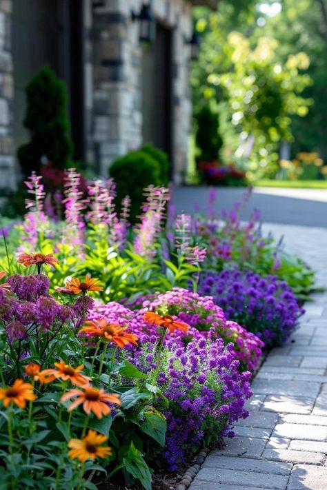 End of Driveway Landscape Ideas I Love Sharing! Landscaping Around Driveway, Driveway Planter Ideas, Driveway Border Plants, End Of Driveway Landscaping, Driveway Garden Ideas, Driveway Landscape Ideas, Curbside Landscaping, Cabin Landscaping, Driveway Landscape