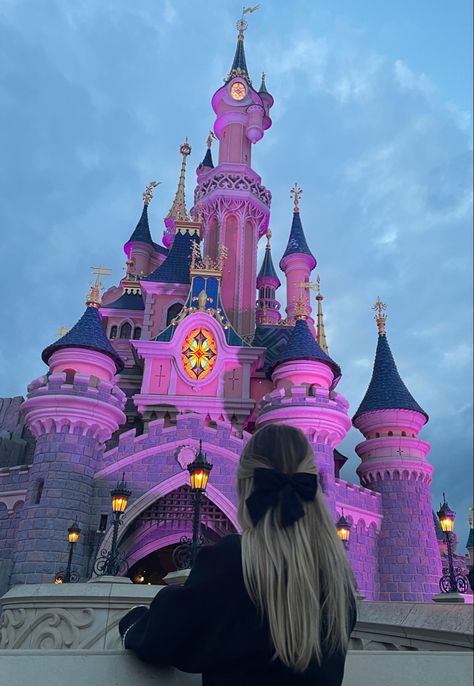 Disneyland Paris Photos, Disney Paris Aesthetic, Disneyland Paris Outfit Winter, Disneyland Paris Winter, Disneyland Paris Photo Ideas, Disneyland Paris Photography, Disneyland Paris Outfit, Disneyland Paris Aesthetic, Disneyland Photo Ideas