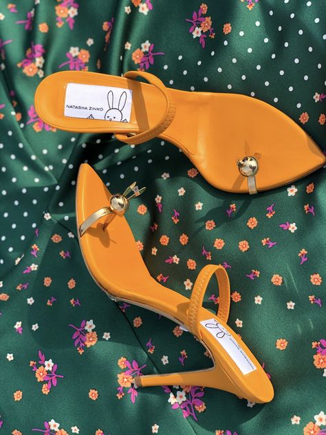 Pump Heels Outfit, Orange Bunny, Mule Heel, Casual Spring Outfit, Dark Materials, Natasha Zinko, Mule Heels, Fashion Shoes Heels, Cute Shoes Heels