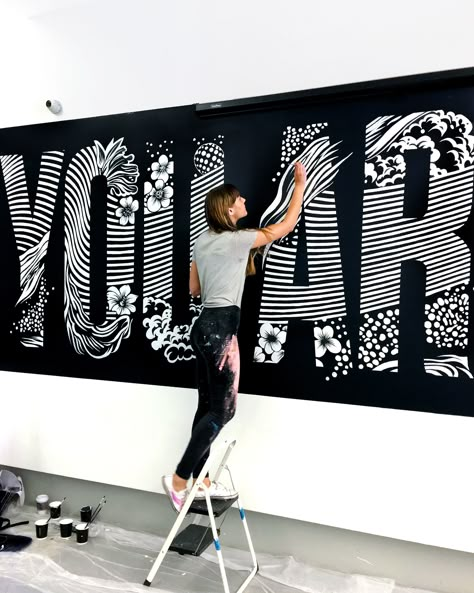 Edgy Graphic Design, Seni Mural, Office Mural, Graphic Design Style, Weekly Inspiration, School Murals, Typography Wall, Beautiful Typography, Murals Street Art