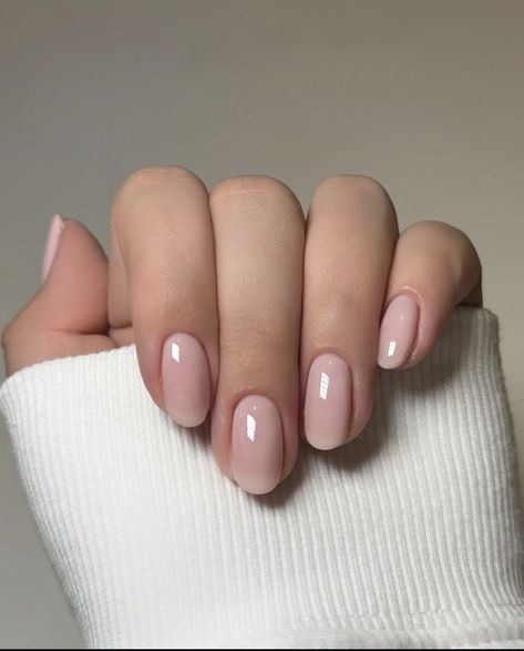 Plain Acrylic Nails, Clean Girl Nails, Natural Nail Shapes, Nail Art French, Natural Acrylic Nails, Beginner Makeup, Plain Nails, Squoval Nails, Girl Nails