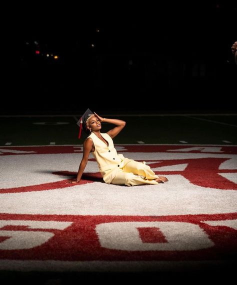 Black Grad Photoshoot, Graduation Photos Black Women, College Graduation Pictures Black Women, Creative Graduation Photoshoot, Poses For Graduation, Poses For Graduation Photos, Grad Fits, Graduation Pose, College Grad Pictures