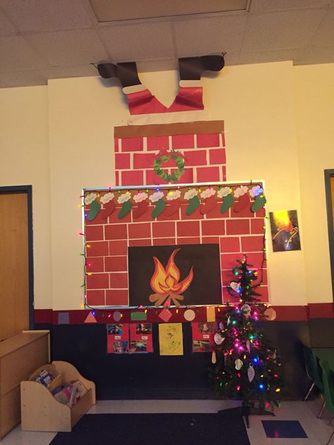 Bulletin board idea! Holiday Door Decorating Contest, Holiday Classroom Decorations, Ladybug Room, Classroom Christmas Decorations, Diy Bulletin Board, Christmas Bulletin Board, Door Decorating Contest, Christmas Bulletin, Holiday Classroom