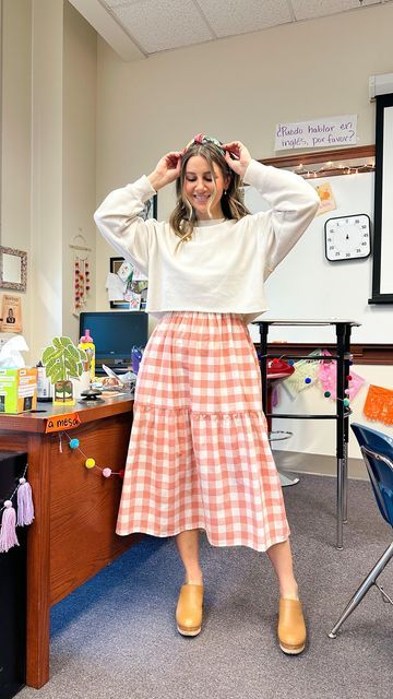 Boho Teacher Aesthetic, Spring Summer Teacher Outfits, Student Teaching Outfits Plus Size, Pre K Teacher Outfits Casual, Teacher Attire Elementary, Parent Teacher Night Outfit, Trendy Teacher Outfits Spring, Teacher Outfits Elementary Dresses, Agriculture Teacher Outfits