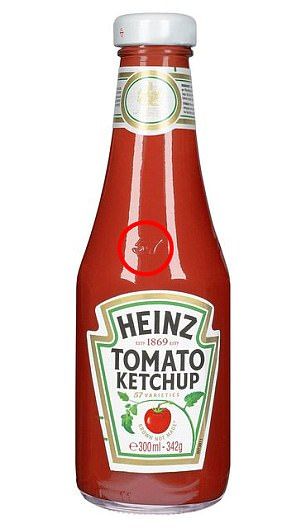 According to the Heinz website: 'To release ketchup faster from a glass bottle, apply a firm tap to the sweet spot at the neck of the bottle - the 57. Only 11 per cent of people know this' Ketchup Bottles, Kitchen Tricks, Heinz Tomato Ketchup, Heinz Ketchup, Food Advice, Airplane Window, All Beer, Juice Boxes, Tin Foil