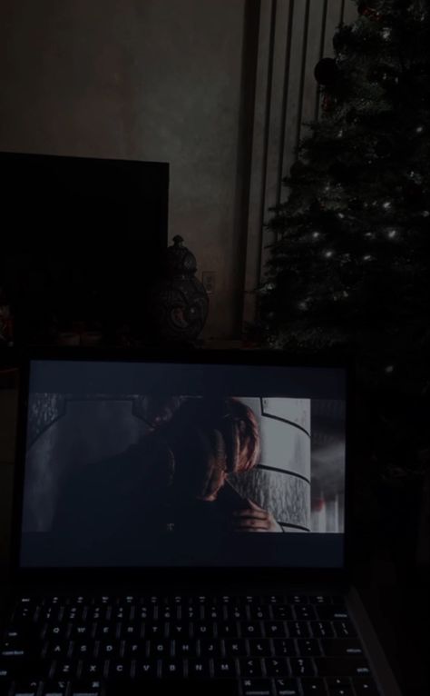 dark christmas aesthetic star wars prequel marathon Star Wars Prequels Aesthetic, Dark Christmas Aesthetic, Marathon Aesthetic, Aesthetic Star Wars, Star Wars Marathon, Christmas Star Wars, Aesthetic Star, Star Wars Prequels, Poses Aesthetic