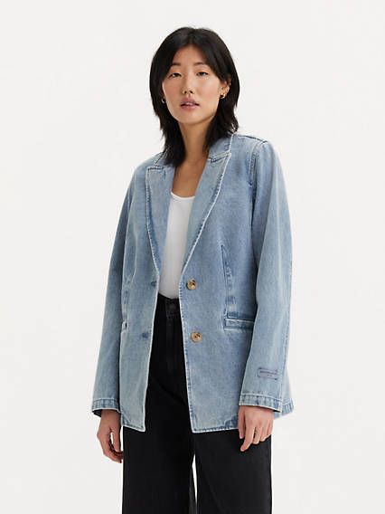 Single breasted Denim blazer with button closure and center back venting. Laydown collar and two lower vent pockets. Levi's patch branding at left sleeve. Edgy Work Outfits, Jackets Denim, Jean Jacket Women, Denim Blazer, Lightweight Dress, Levis Denim, Casual Winter Outfits, Outerwear Sweater, Jean Jackets