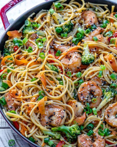 Fry Noodles Recipe, Easy Shrimp Stir Fry, Pescatarian Dishes, Tai Food, Healthy Noodle Recipes, Recipe Noodles, Stir Fry Noodles Recipe, Noodles Asian, Chinese Meals