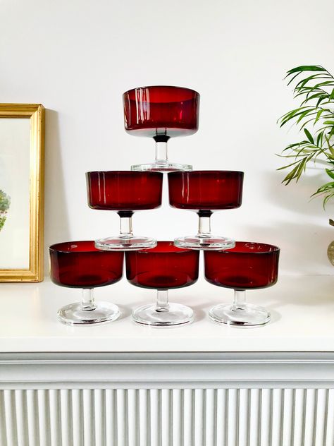 70s France, Vintage Pink Christmas, Boho Eclectic Decor, Red Champagne, Dessert Glasses, Dinner Party Table, Red Glasses, Dessert Bowls, Retro 70s