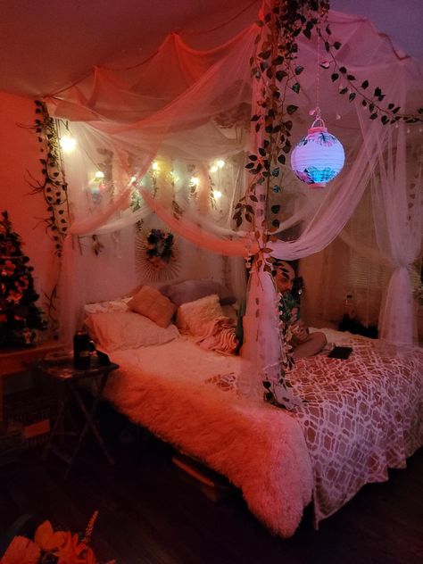 Couch With Canopy, Witchy Bedroom Decor Diy, Dorm Room Canopy Bed, Witch Room Ideas Bedrooms, Cottage Core Room Ideas, Bed Canopy Ideas, Farmhouse Bedroom Design, Bedroom Ideas For Small Rooms Cozy, Diy Girls Bedroom