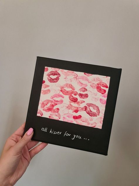 Diy Gifts For Boyfriend Kisses, Valentines Handmade Gifts For Him, Painting To Gift Your Boyfriend, Cute Painting For Your Boyfriend, Kiss Card For Him, Handmade Gift For Partner, Kisses On Paper Ideas, Canvas Gift For Boyfriend, Canvas With Kisses