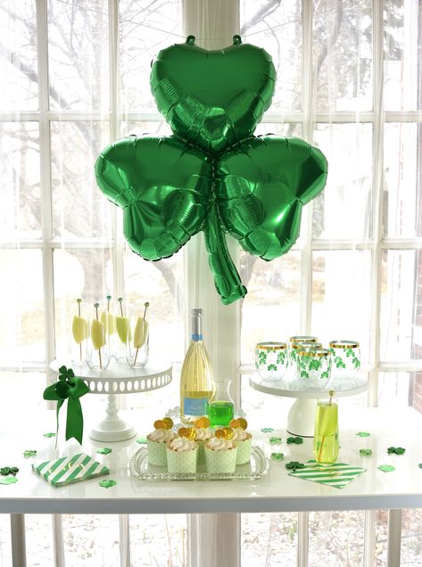 St. Patrick's Day cocktails for your holiday festivities! Birthday Ideas For Adults, St Pattys Party, St Patricks Day Drinks, Day Cocktails, Holiday Bar, Party Goodies, Big Balloons, Saint Patties, Simple Holidays