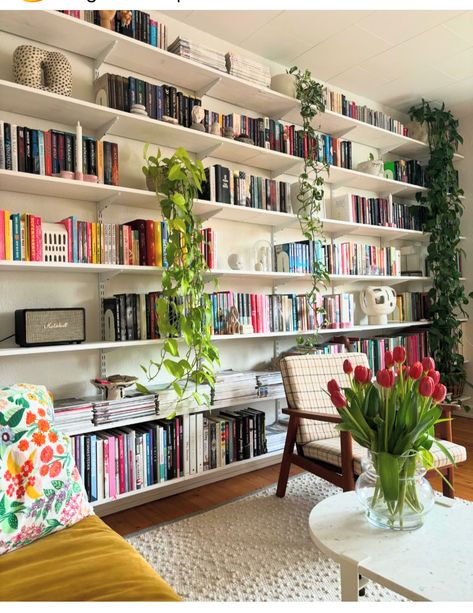 Book Shelf Ideas Aesthetic, Bookshelves Inspiration, High Bookshelf, Office In Living Room, Small Cozy Apartment, Bungalow Living Room, Home Music Rooms, Beautiful Bookshelf, Tall Bookshelves