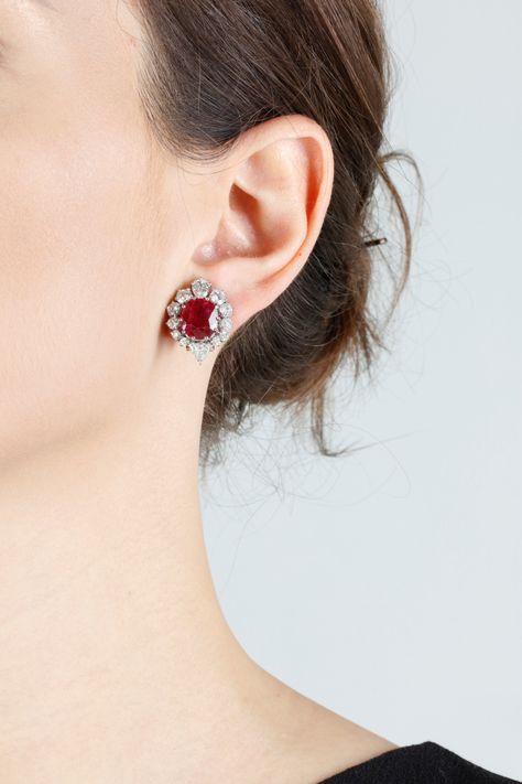 Ruby And Pearl Earrings, Diamond Earring Design, Earring Design Ideas, Ruby Jewelry Earrings, Ruby Earrings Gold, Ruby And Diamond Earrings, Ruby Earring, Magnificent Jewels, Noble Lady