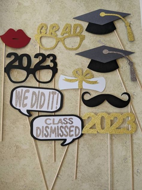 School Farewell Ideas, Photo Booth Props Graduation, Graduation Party Photo Booth Props, Farewell Party Decorations, Graduation Party Photo Booth, Graduation Photo Booth Props, Graduation Photo Booth, Diy Preschool, Photobooth Props