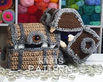 complicatedknots - Etsy Crochet Treasure Chest Pattern Free, Geeky Crochet Patterns, Harry Potter Crochet, Small Knitting Projects, Crochet Simple, Le Crochet, Cute Dragons, Pumpkin Pattern, Crochet Gifts