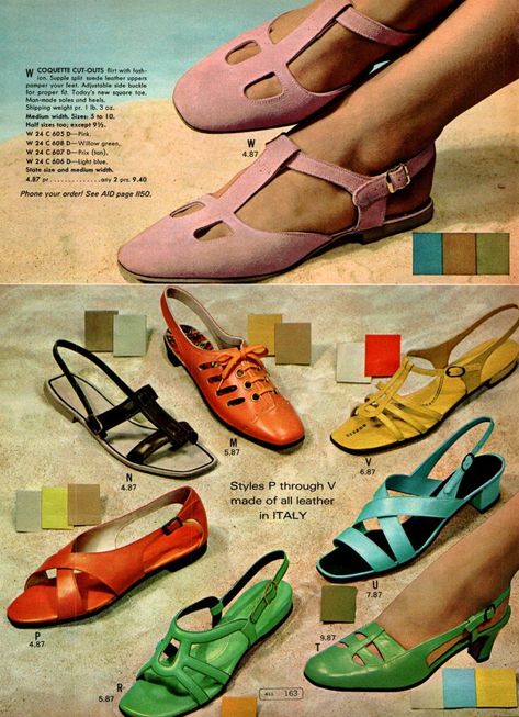 Vintage '60s flat shoes & fashionable low-heel footwear for women 60s Shoes, 1960s Shoes, 1960’s Fashion, Vintage Shoes Women, Vintage Pumps, 60s And 70s Fashion, Fashion 1960s, Sixties Fashion, Patent Shoes