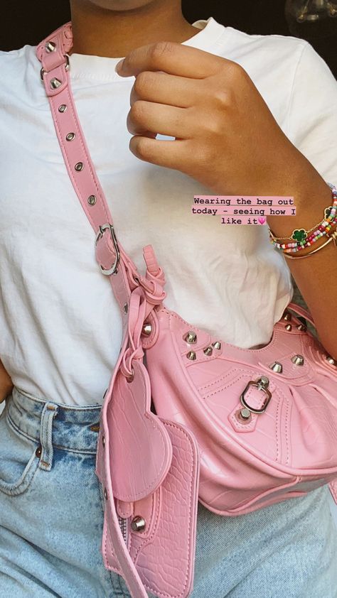 Ego Balenciaga Bag, Pink Balenciaga Bag Outfit, Outfit With Pink Bag, Pink Shoulder Bag Outfit, Ego Bags, Small Shoulder Bag Outfit, Balenciaga Bag Outfit, Pink Bag Outfit, Pink Balenciaga Bag