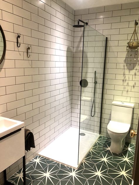 Small Windowless Shower Room, Tiny Bathroom With Shower Ideas, Small Shower Room Ideas Layout, Very Small Bathroom Ideas With Shower, Tiny Shower Room Ideas, Walk In Shower Small Bathroom, Tiny Wet Room, Modern Vintage Bathroom, Small Shower Room