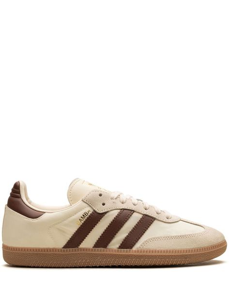 Taupe Samba Outfit, Brown Sambas Outfits, Fall Sneakers Women, Sambas Colors, Brown Adidas Samba, Beige Sambas, Adidas Samba Brown, Womens Sneakers 2024, Trendy Sneakers 2024