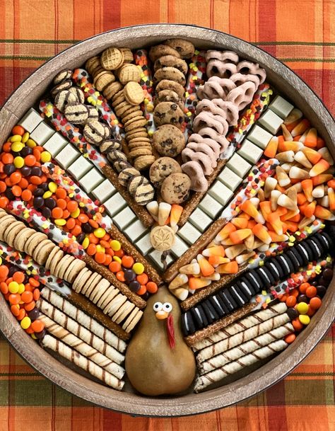 Turkey Dessert Board for Thanksgiving or Friendsgiving | ©homeiswheretheboatis.net #thanksgiving #dessert #friendsgiving Turkey Dessert, Friendsgiving Turkey, Turkey Desserts, Thanksgiving Desserts Kids, Thanksgiving Desserts Table, Thanksgiving Snacks, Dessert Board, Thanksgiving Desserts Easy, Thanksgiving 2020