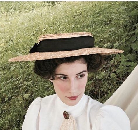 Vintage Straw Hats For Women, Victorian Womens Hat, 1900s Outfit Women, Karolina Zebrowska Meme, 1890s Hats Women, Edwardian Straw Hat, Edwardian Accessories, Karolina Zebrowska, Gibson Girl Hair