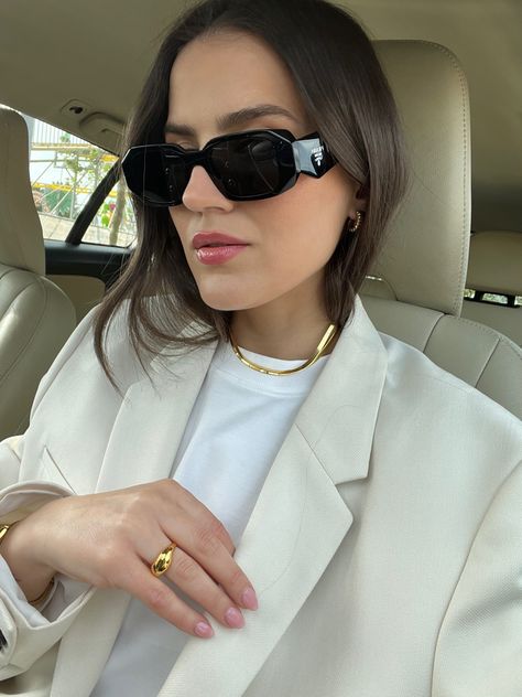 Kala Chashma, Prada Pr 17ws, Fall Nail Art Ideas, Prada Glasses, Glasses Trends, Sunglasses Outfit, Stylish Glasses, Trendy Sunglasses, Trending Sunglasses