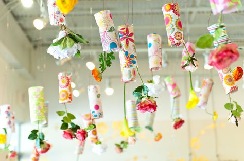 Hanging garden for spring. Love this for the classroom ceiling/art project! Oh Oh Oh!! I'm doing this now in our artrium  and patio house!! So cute and fun!~ Love it! Hang From Ceiling Decor, Classroom Ceiling, Classroom Decor Middle, Deco Pastel, Summer Wall Decor, Diy Classroom Decorations, Ceiling Art, Spring Decor Diy, Paper Flower Decor