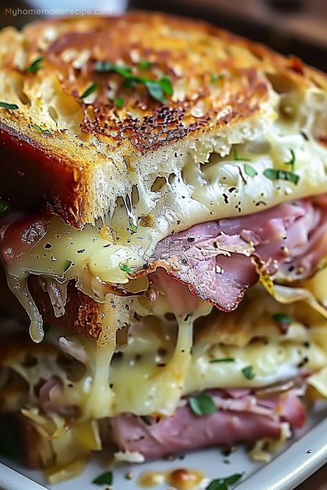 Delicious Reuben Bake Recipe - A Taste Of Comfort - My Home Made Recipe Rueben Bake, Reuben Bake Recipe, Tender Corned Beef, Reuben Bake, Reuben Recipe, Reuben Sandwich Recipe, Reuben Casserole, Crunchy Bread, Baked Sandwiches