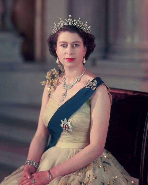 Elizabeth Ii Young, Queen Elizabeth Portrait, Elizabeth Queen Of England, Queen Elizabeth Photos, Young Queen Elizabeth, Rainha Elizabeth Ii, Reine Elizabeth, Elisabeth Ii, Reina Isabel Ii