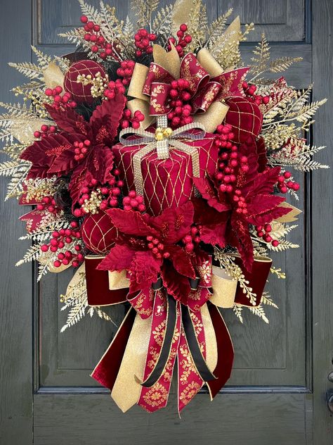 Christmas Wreaths For Front Door Elegant Gold, Gold And Red Christmas Wreath, Farmhouse Christmas Wreaths Diy, Burgundy Gold Christmas, Red And Gold Christmas Decor, Old World Christmas Decor, Burgundy Wreath, Red And Gold Christmas Wreath, Burgundy Christmas Decor