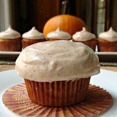 Pumpkin Cupcakes With Cinnamon Cream, Cinnamon Cream Cheese, Cupcakes With Cream Cheese Frosting, Cinnamon Cream Cheese Frosting, Pumpkin Cupcakes, Pumpkin Spice Cupcakes, Think Food, Yummy Sweets, How Sweet Eats