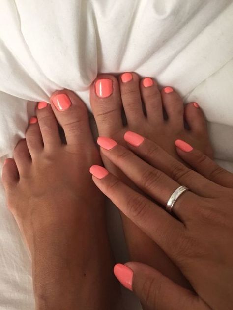 Nails Summer Holiday Nails, Toe Nail Color, Summer Toe Nails, Cute Summer Nails, Vacation Nails, Summer Nails Colors, Neon Nails, Manicure Y Pedicure, Short Acrylic Nails