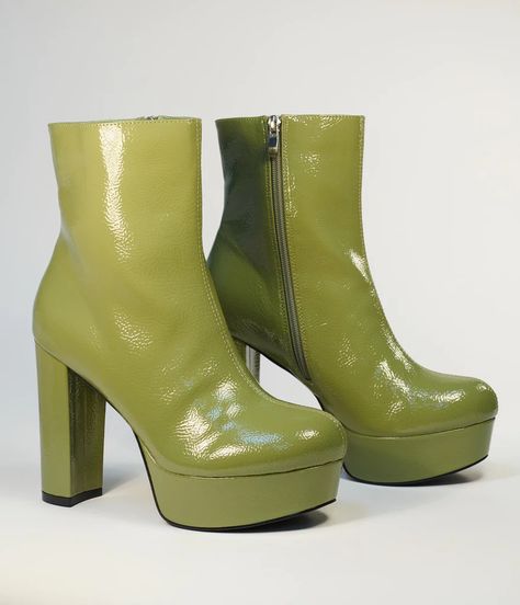 Unique Vintage Avocado Green Platform Heel Ankle Boots 1960s Boots, 1970s Shoes, 1960s Shoes, Green Platform, Boost Shoes, Green Boots, Vintage Inspired Fashion, Heel Ankle Boots, Avocado Green