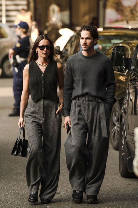 Couple Style Fashion Outfits, Italian Street Style Women, Italian Street Fashion, Italy Street Fashion, Vest Street Style, Italian Fashion Street, Italy Street, Couple Fits, Milan Fashion Week Street Style