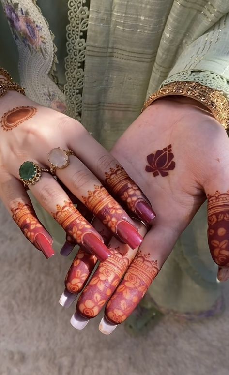 Simple Mehendi Designs, Very Simple Mehndi Designs, Simple Mehndi Designs Fingers, Modern Mehndi Designs, Pretty Henna Designs, Full Mehndi Designs, Henna Tattoo Designs Simple, Latest Bridal Mehndi Designs, Wedding Mehndi Designs