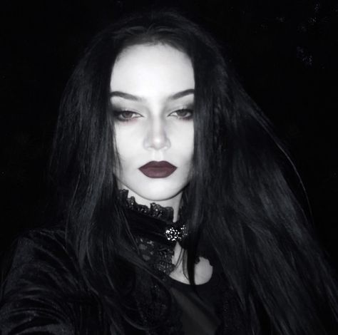 Pale Princess, Goth Subculture, Goth Hair, Vampire Goth, Vampire Girls, Romantic Goth, Goth Women, Gothic Makeup, Goth Makeup