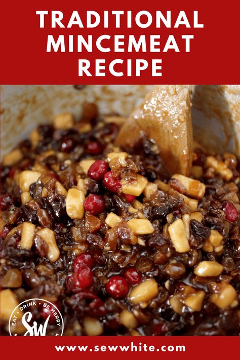 Making your own cranberry mincemeat for mince pies at Christmas is so easy. This luxury mincemeat recipe mixes together beautiful flavours of fresh apple, dried fruit, brandy, nuts, and fresh cranberries (dried cranberries work too).Based on a traditional mincemeat recipe this recipe works not only for mince pies but makes a great Christmas gift too. Plus as a bonus mincemeat can last for years when placed in sterilised jars and kept somewhere cool and dark. Mincemeat Pies Christmas, Recipe For Mincemeat, Fruit Mincemeat Recipe, Christmas Mincemeat Recipes, Dried Cranberry Recipes, How To Make Mincemeat, Mincemeat Pie Filling, Homemade Mincemeat, Mince Pies Recipe